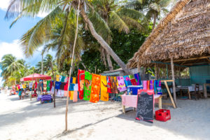 Souvenir Verkauf, Ramena Bucht, Diego Suarez, Antsiranana, Madagaskar, Afrika Souvenir Verkauf, Ramena Bucht, Diego Suarez, Antsiranana, Madagaskar, Afrika